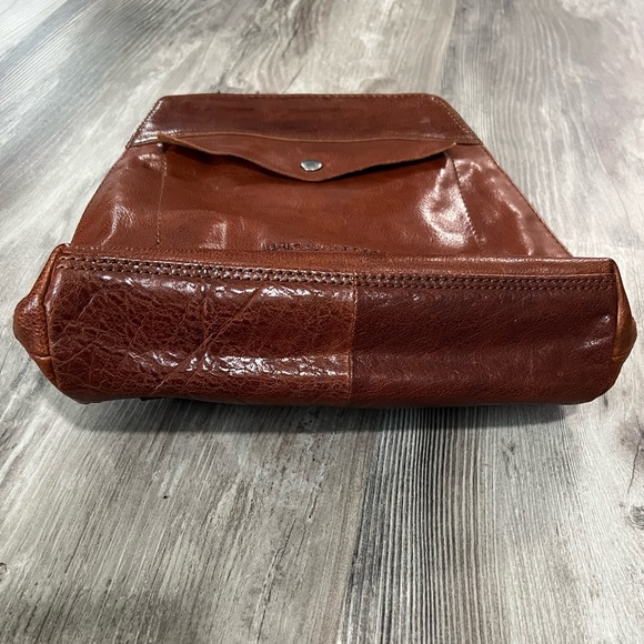 Elegant Brown Leather Women's Backpack - Picture 3 of 8